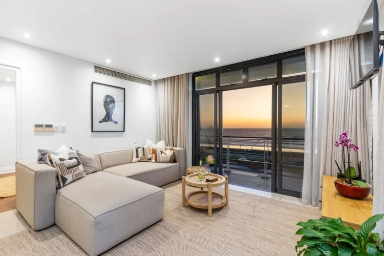 3 Bedrooms Apartment