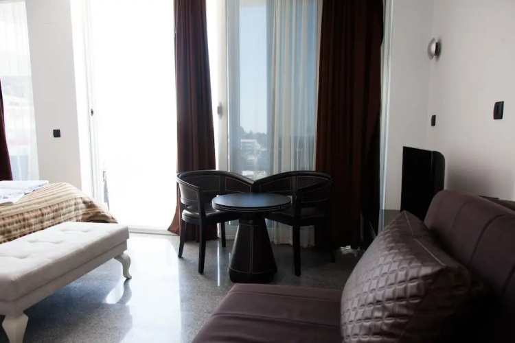 Hotel Senator