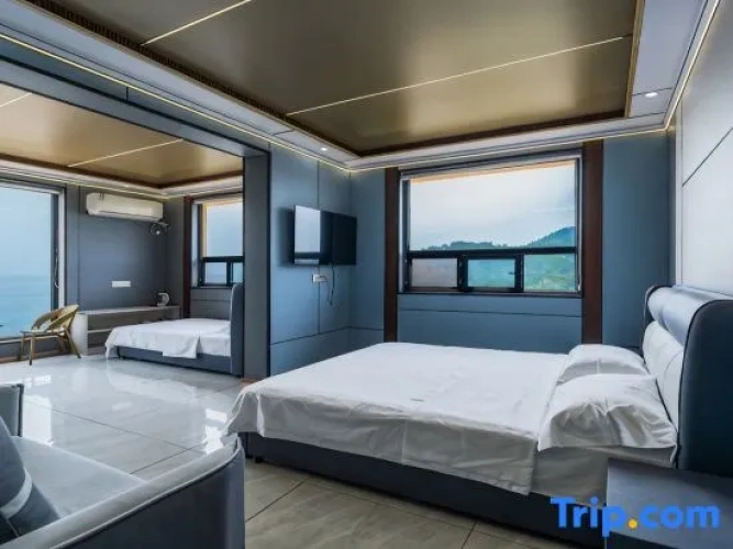 Standard Family room with view