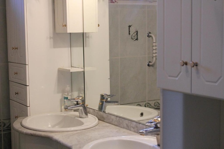 3 Bedrooms Apartment