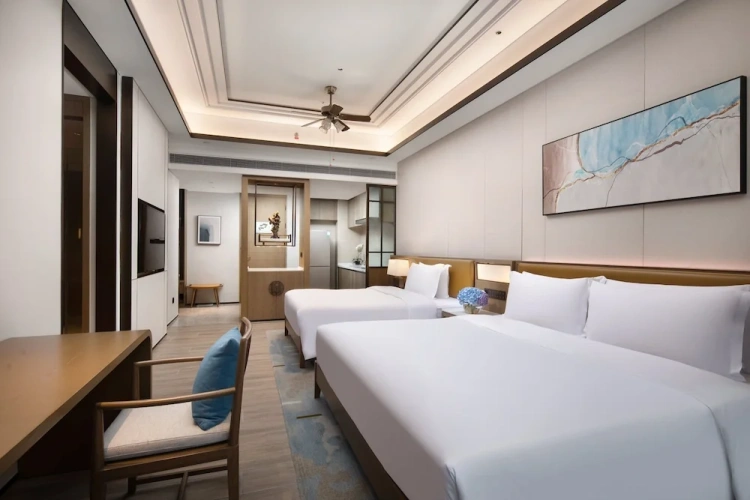 Quadruple Suite with balcony and with mountain view