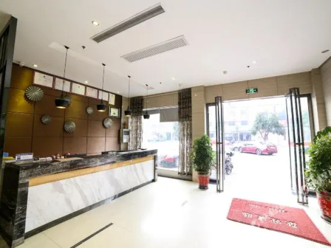 Gucheng Manman Journey Hotel(谷城漫漫旅程酒店)
