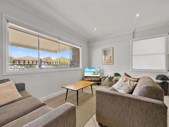 Central Armidale 2-Bedroom Apartment