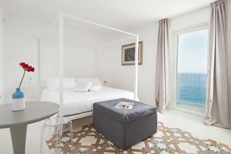Deluxe Double room with balcony and with sea view