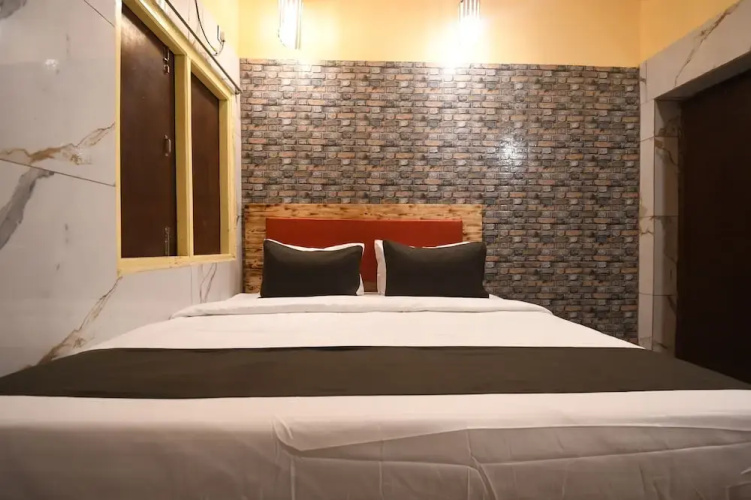 Hotel Plush