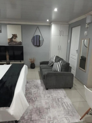 54 Malcolm Palace Room
