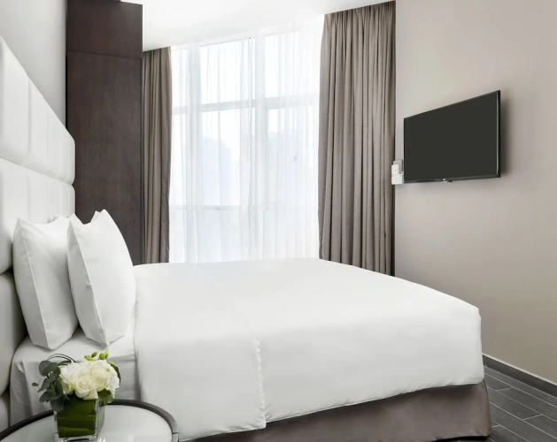Suite with balcony and with city view