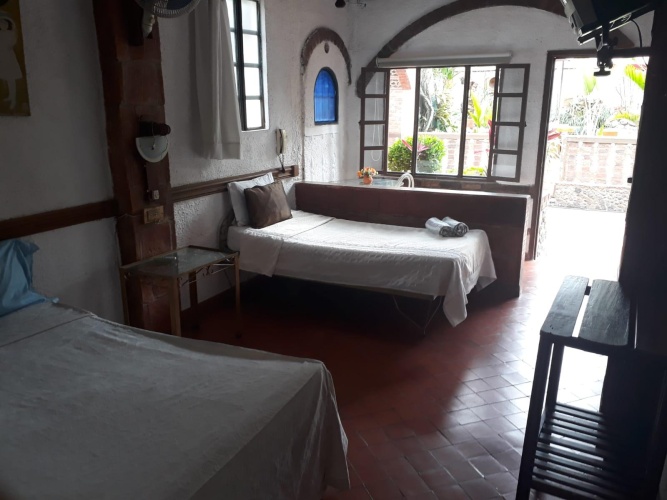Standard Triple room
