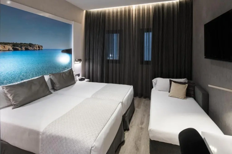 Triple room