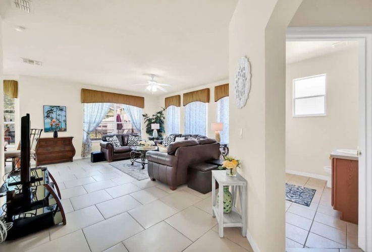 5 Bedrooms Cottage