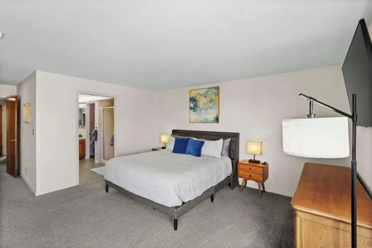 Cozy Condo - Stay for 9