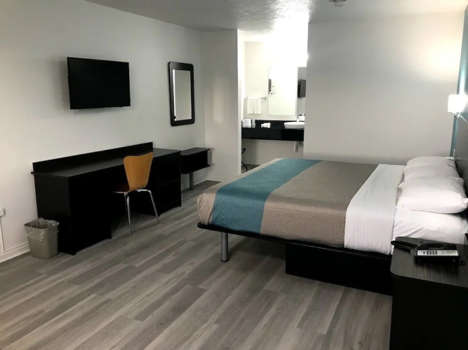 Metropolis Inn