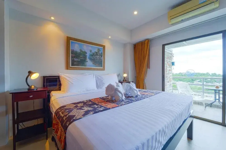 Beachfront 2 bed Condo with Seaview BW2