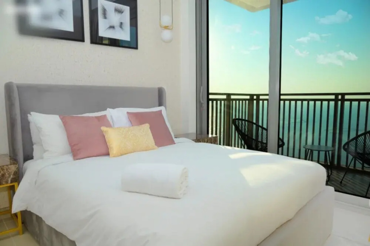 Luxe High Floor Full Seaview