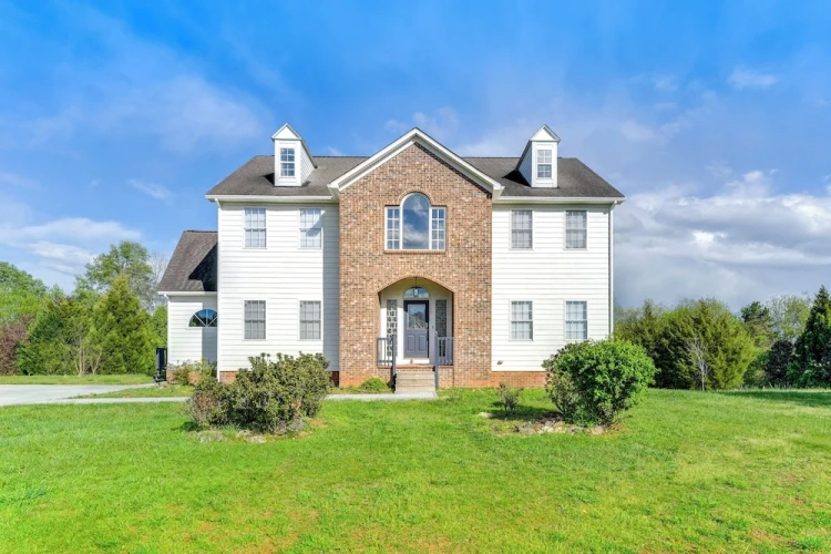 5 Bedrooms Cottage