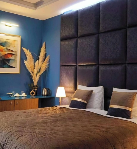 1 Bedroom Deluxe Double room with view