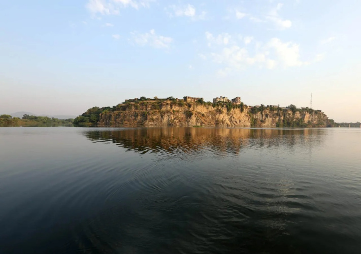Bhainsrorgarh Fort Hotel