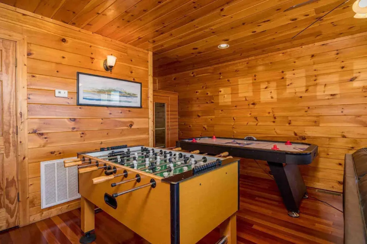 Upscale Cabin Stunning Views Hot Tub Game Room