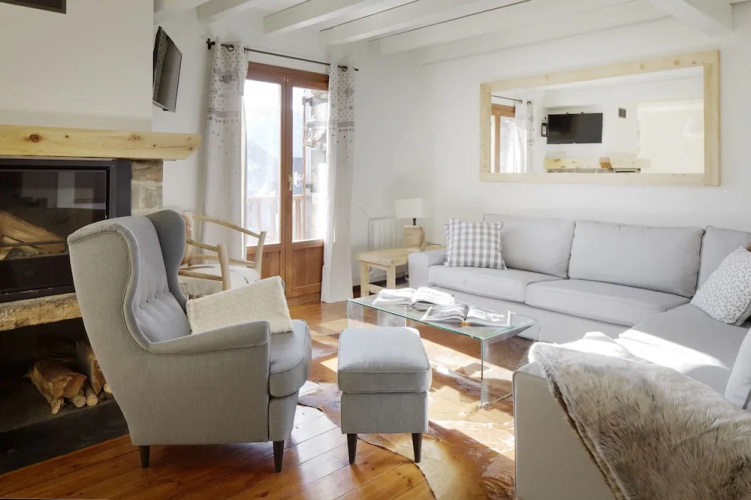 Esquiros by FeelFree Rentals