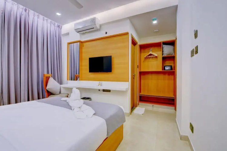 Dhruva Inn