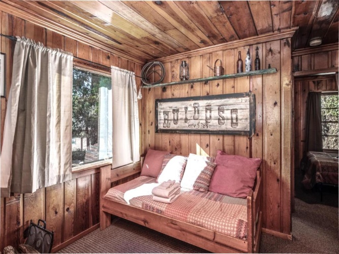 2 Bedrooms Cottage