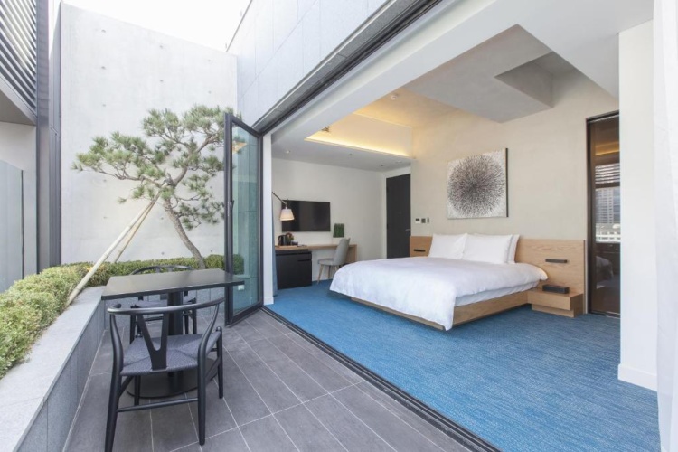 Suite with balcony