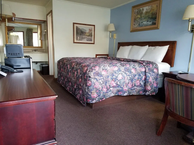 Sapphire Inn