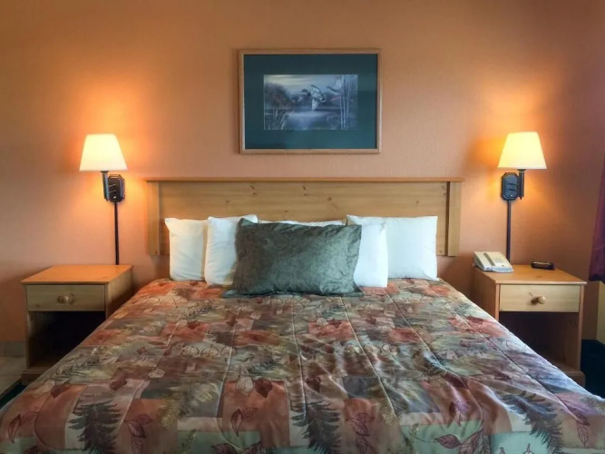 White Oak Inn & Suites