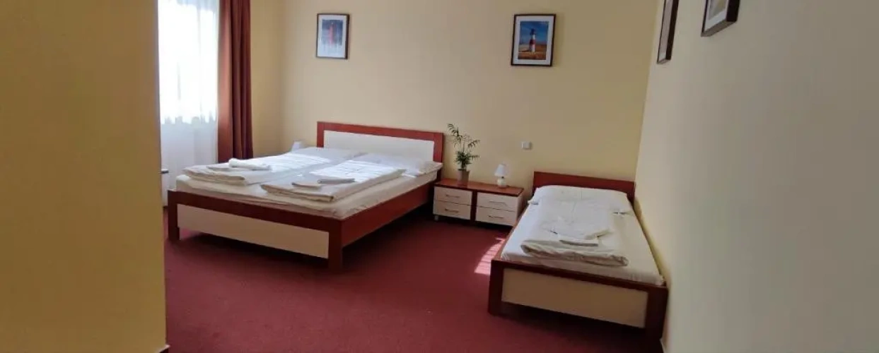 Standard Triple room