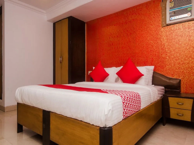 OYO 19028 Hotel Palm Star
