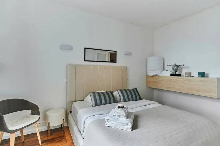 Charming 1 Bedroom Apartment Eiffel Tower