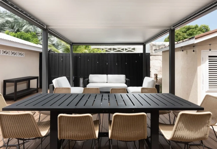 4 Bedrooms Villa
