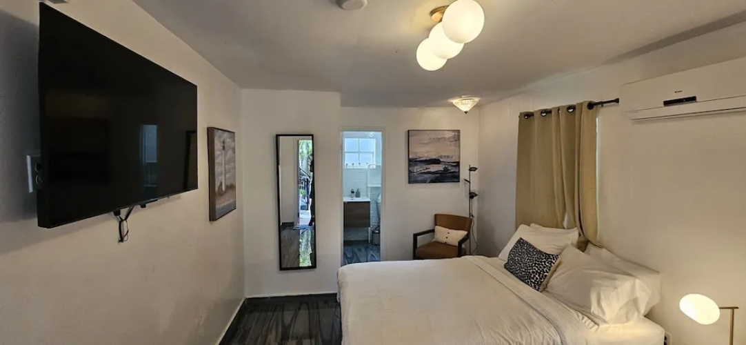 Sirena Azul SoBe Suite 1