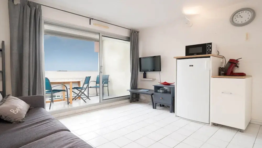Cozy Beachside Apartment in Agde