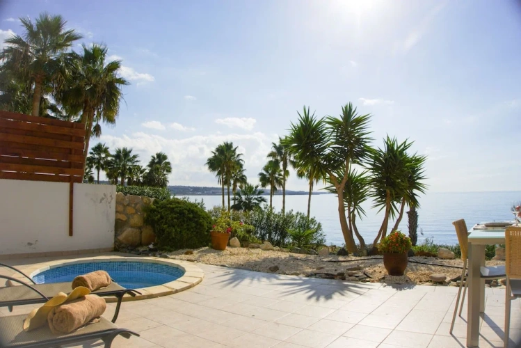 4 Bedrooms Villa with sea view