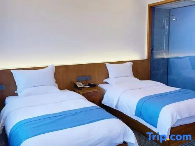 Quadruple Family Suite