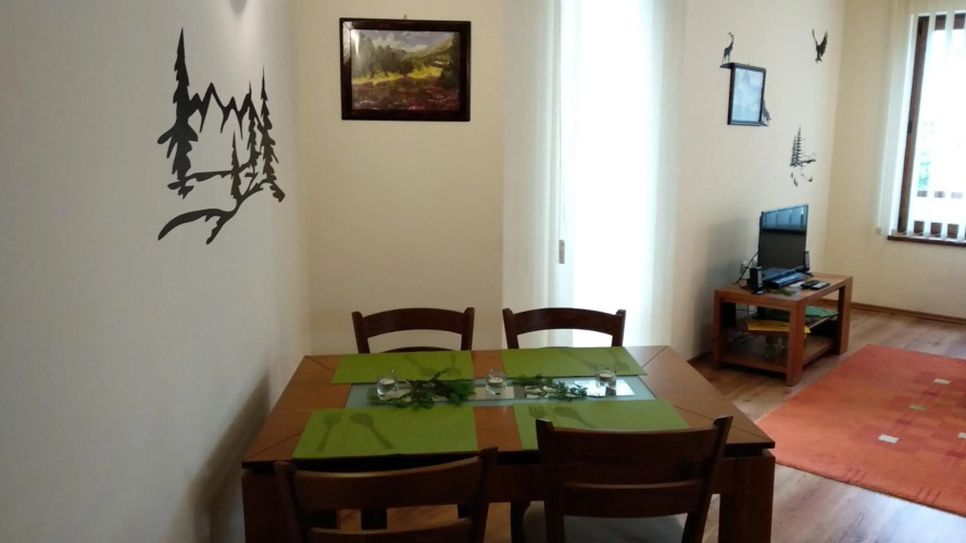 Pine Tree Apartment D34