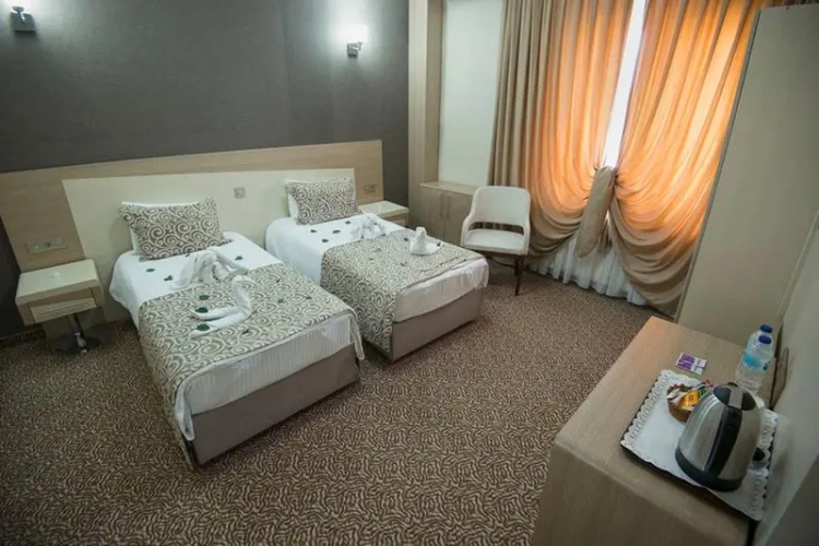 Standard Quadruple room with city view