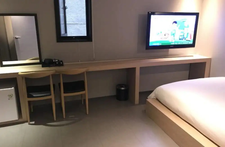 Happy Day Hotel