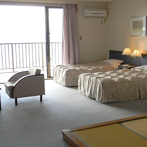 Standard Twin room with balcony