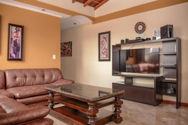 6 Bedrooms Cottage
