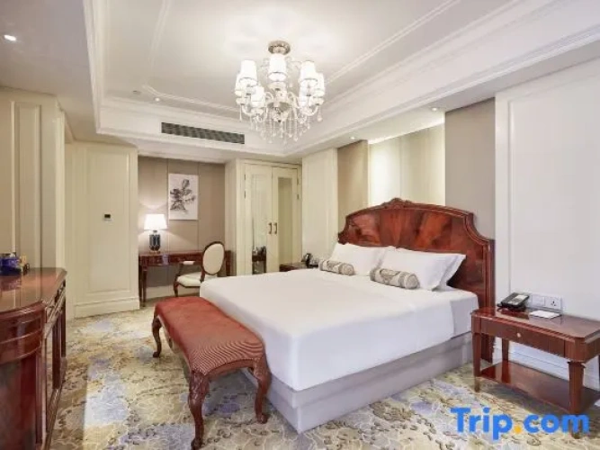 1 Bedroom Deluxe Suite