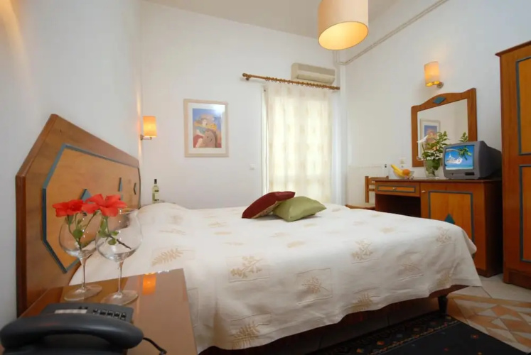 Barbouni Hotel & Studios