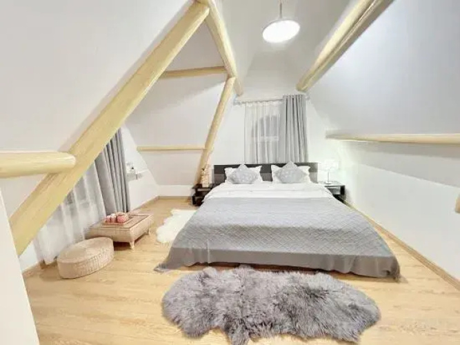 YoLo Inn