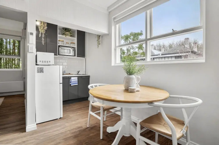 Charming 1-bed With Fireplace by the Beach