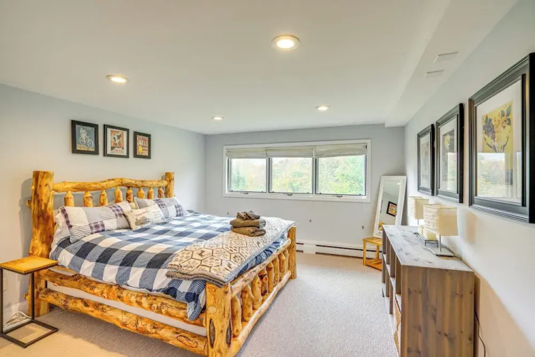 Mtn & Foliage Views: Modern Mount Snow Stay!