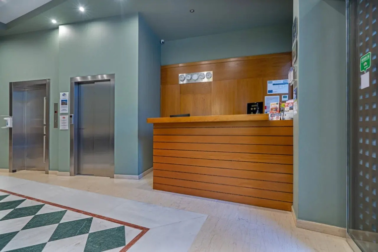 Plaka Hotel
