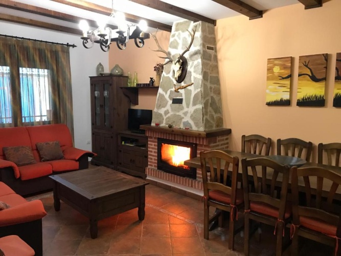 4 Bedrooms Cottage
