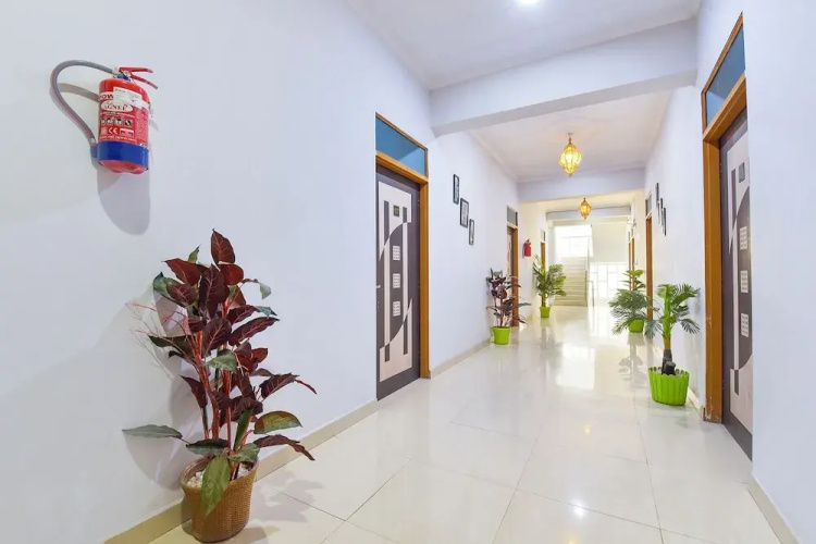 Fabhotel The Nine