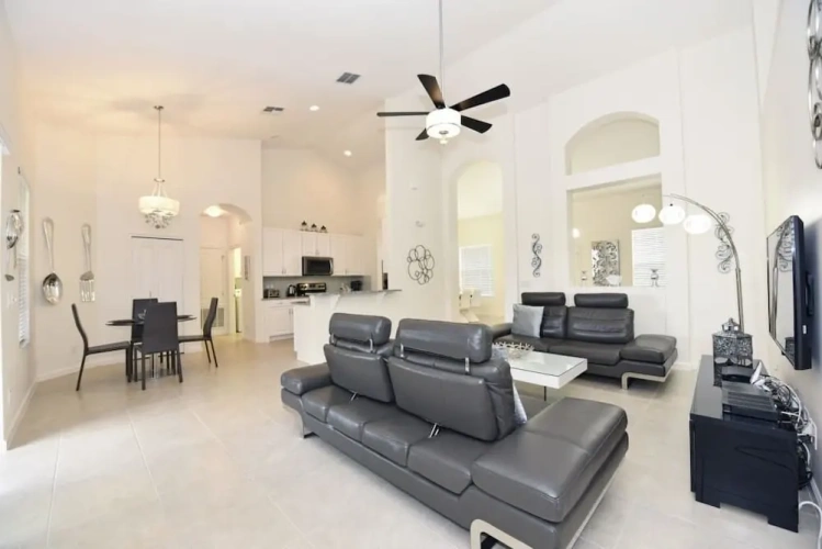 4 Bedrooms Standard Family room